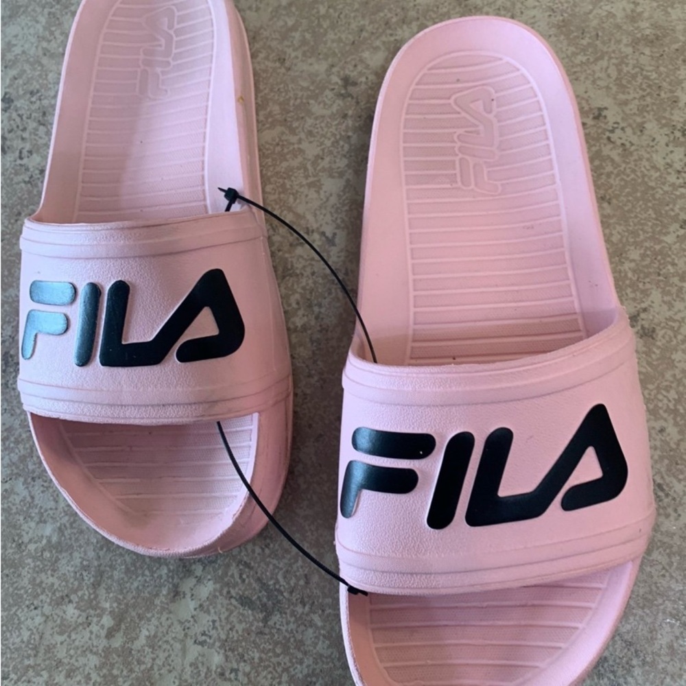 Unisex “FILA” Slide-Sandals, Slip-On. Color: Pink/Black. Size: 7M/8W.